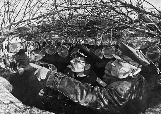 И.С. Конев и П.С. Ротмистров на наблюдательном пункте в ходе Корсунь-Шевченковской операции. 1944 г.