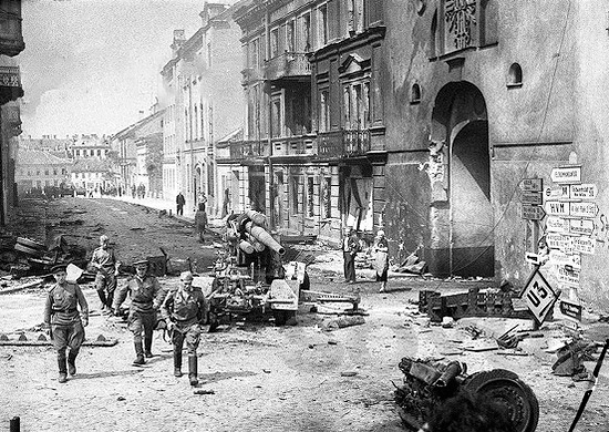 Красная Армия входит в Вильнюс. Июль 1944 г.