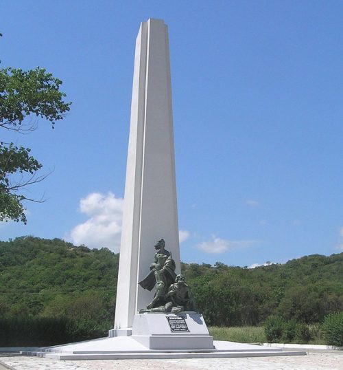 с. Цемдолина Новороссийск. Памятник «Непокоренные», установленный в 1963 году на месте захоронения 7 тысяч мирных жителей.