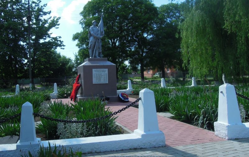 ст-ца. Раздольная Кореновского р-на. Памятник по улице Советской 126, установленный на братской могиле советских воинов.