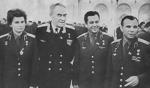 Терешкова, Вершинин, Попович и Гагарин. Кремль,1964 г. 