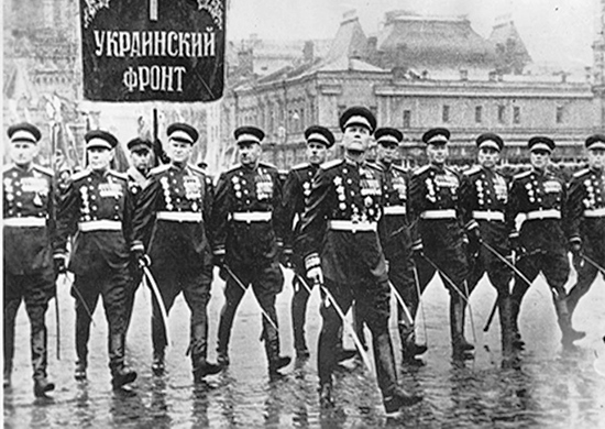 И.С. Конев во главе парадного расчета 1-го Украинского фронта на Параде Победы 24 июня 1945 г.