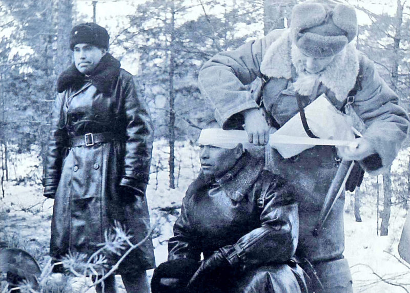 Генерал-лейтенант Маслеников после ранения. Подмосковье, 1941 г.