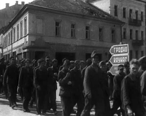 Военнопленные немцы на улице Вильнюса. 1944 г. 