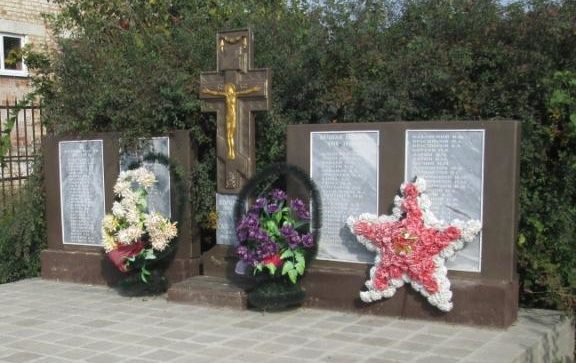  х. Фортштадт Новокубанского р-на. Памятник, установленный на братской могиле советских воинов.