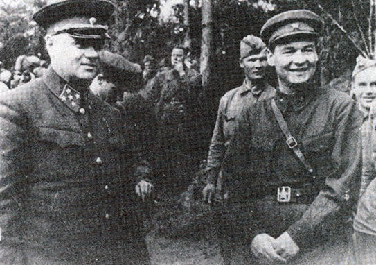 Командующий войсками Волховского фронта К.А. Мерецков в передовых частях. 1942 г.