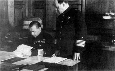 Нарком ВМФ СССР Н.Г. Кузнецов и его заместитель И.С.Исаков. 1939 г. 