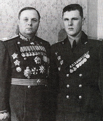 Маршал Советского Союза К.А. Мерецков с сыном Владимиром. 1951 г.