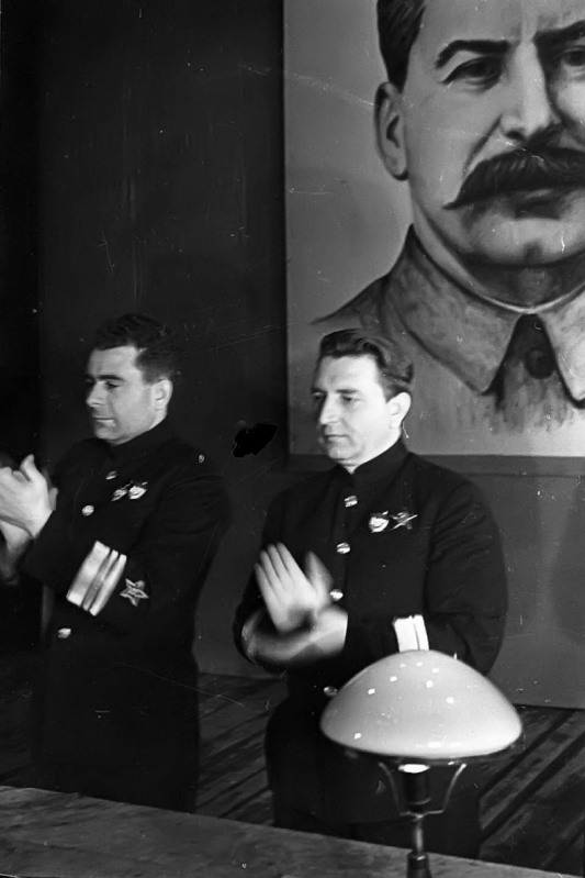 Вице-адмирал Головко и контр-адмирал Николаев. 1942 г.