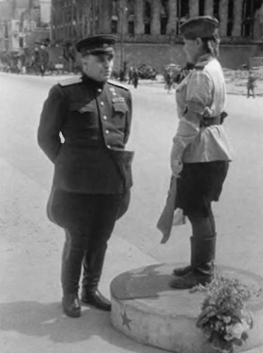 На улице Берлина. 1945 г. 