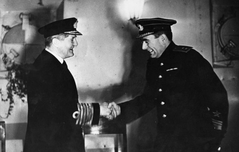 Британский адмирал Б. Фрейзер и вице-адмирал А.Г. Головко. Декабрь 1943 г. 