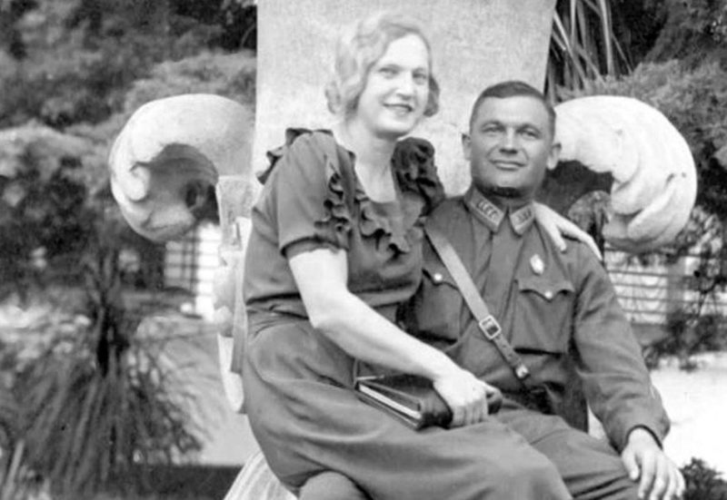Полковник Яков Крейзер с женой. 1941 г.