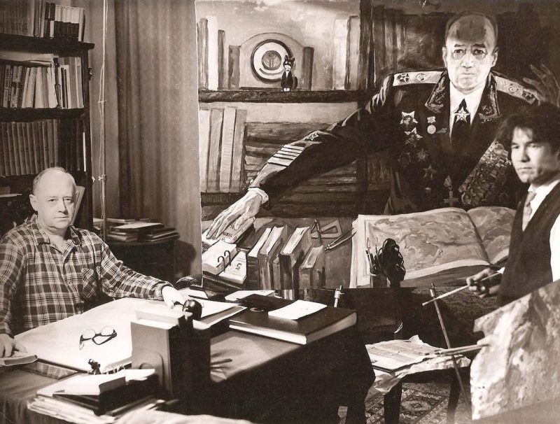 Нагим-Бек Нурмухаммедов во время работы над портретом Адмирала Ивана Исакова. 1964 г.