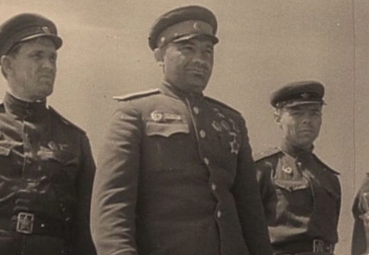 Генерал-лейтенант Крейзер на передовой. 1943 г.