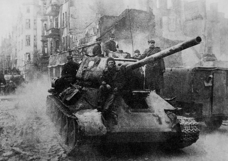 Танки Войска Польского на улице Берлина. Май 1945 г.