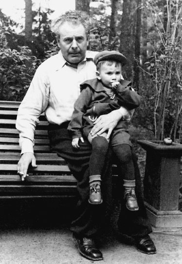 Головко с сыном. 1954 г. 
