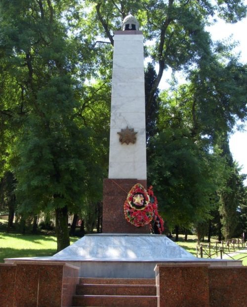 г. Сочи Центральный р-н. Памятник по улице Севастопольской, установленный на братской могиле советских воинов, умерших от ран в годы войны.