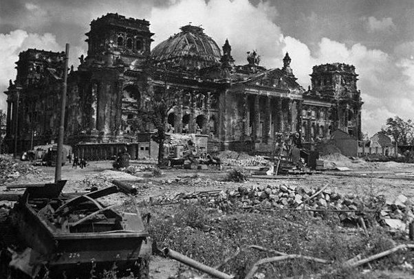 Рейхстаг после штурма. 2 мая. 1945 г.