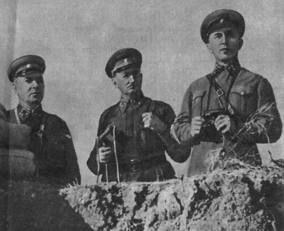 Н. К. Рыжи, И. Е. Петров, Н. И. Крылов. Севастополь 1942 г.