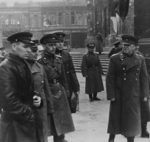 Жуков у Рейхстага. 3 мая 1945 г.