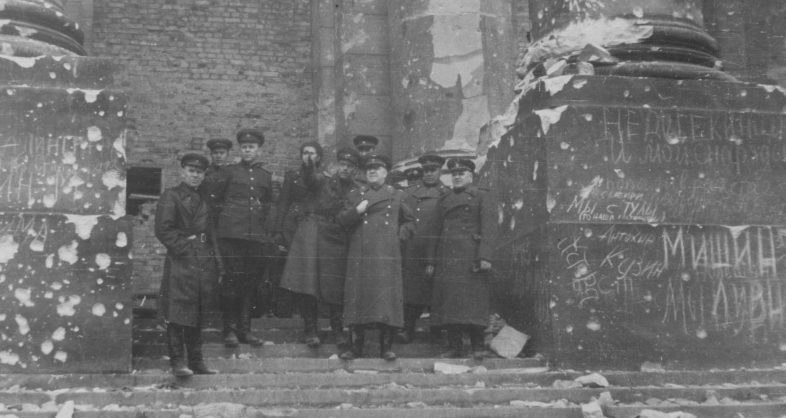 Жуков у Рейхстага. 3 мая 1945 г.