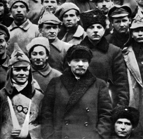 Ленин и Ворошилов среди делегатов X съезда. 1921 г.