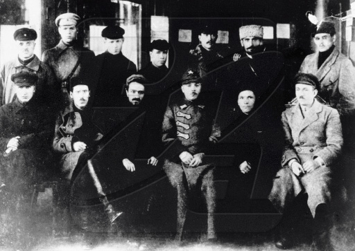 С. М. Киров, К. Е. Ворошилов и А. И. Микоян в Баку. 1923 г.