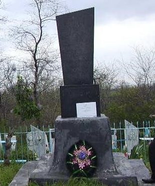х. Староармянский Тбилисского р-на. Братская могила советских воинов, погибших в боях с фашистскими захватчиками.