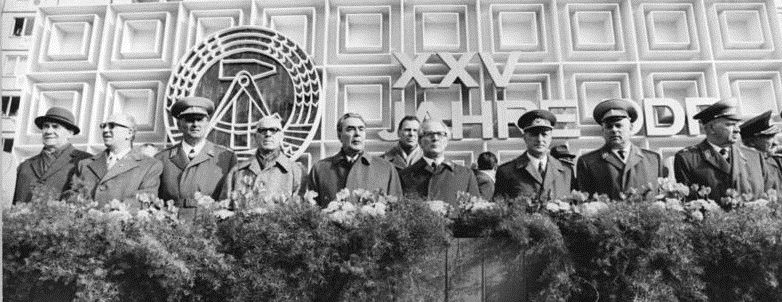 Министр обороны СССР А. А. Гречко (3-й слева) на параде войск ННА ГДР. 1974 г.