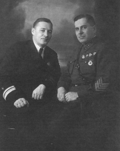 Командующий Тихоокеанским флотом флагман 2-го ранга Н.Г. Кузнецов и командующий 1-й Особой Краснознаменной армией командарм 2-го ранга Г.М. Штерн. 1938 г.