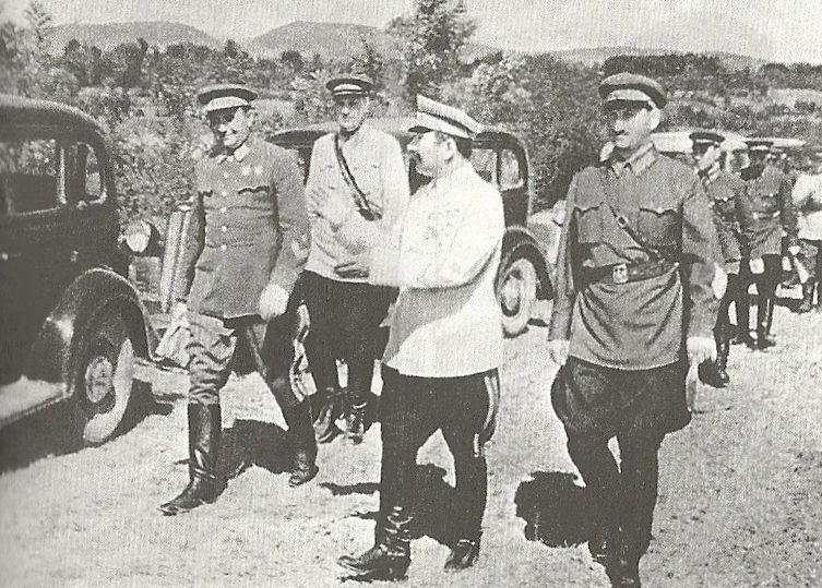 Михаил Ефремов с Семеном Буденным на военных учениях. 1940 г. 