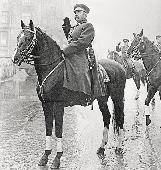 Маршал Буденный принимает парад на Красной площади. 7 ноября 1947 г.