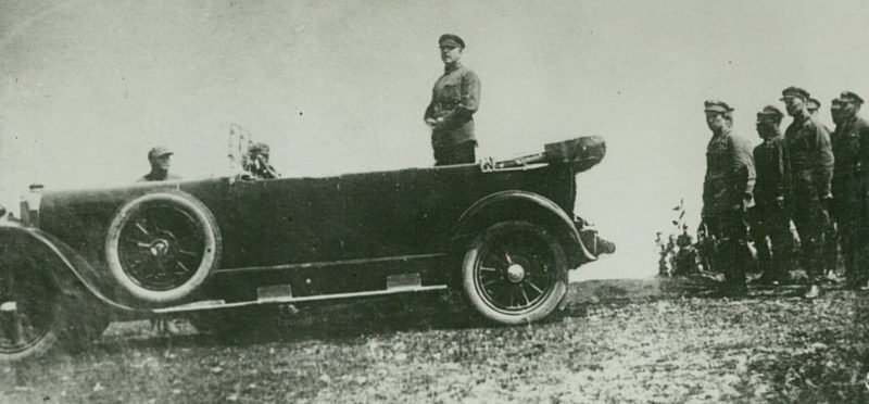 Ворошилов во время посещения Киевского высшего военного командного училища имени Фрунзе. 1935 г.