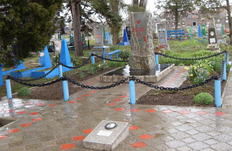 х. Тельман Гулькевичского р-на. Братская могила советских воинов на кладбище.