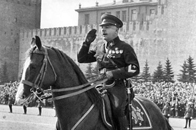 Ворошилов командует парадом на Красной площади. 1940 г. 