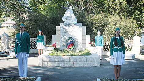х. Большой Лог Аксайского р-на. Памятник воинам, павшим в годы войны. 