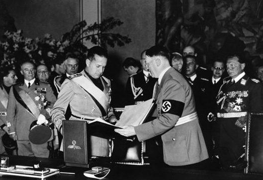 Церемония подписания «Стального пакта». 