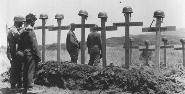 Могилы погибших немецких десантников. 