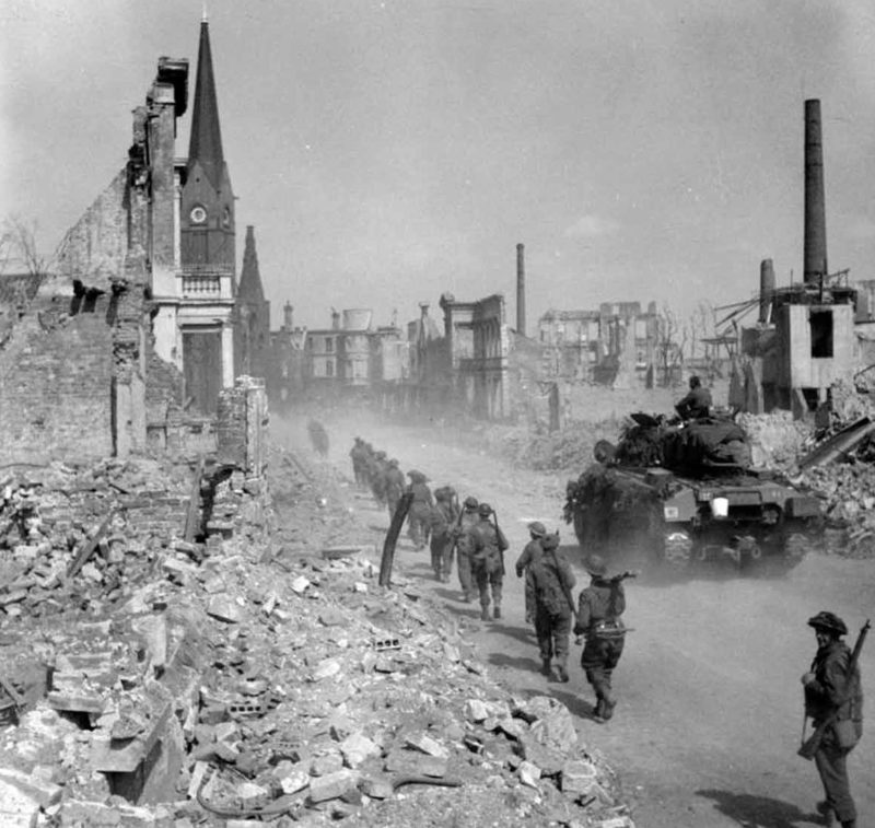 3-я пехотная дивизия Британской армии входит в Бремен.