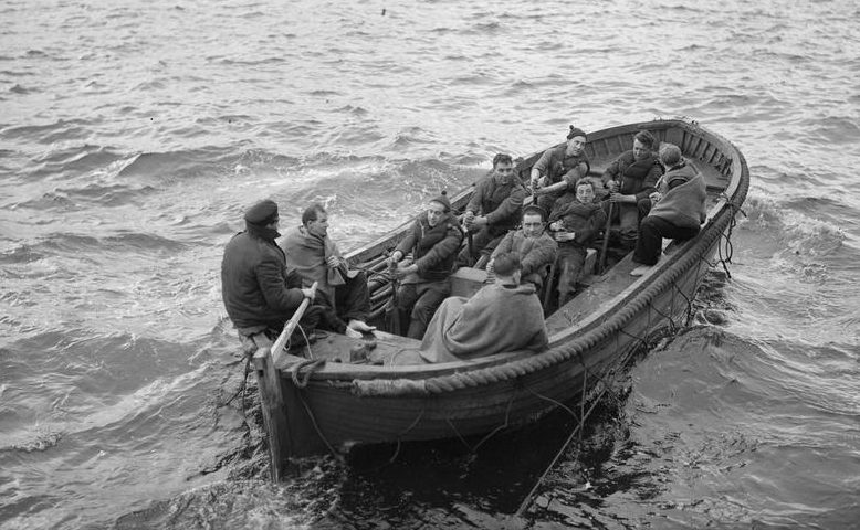 Тренировка моряков спасательного судна. 1940 г. 