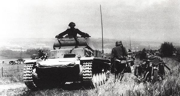 Немецкие танки во Франции. Май 1940 года.