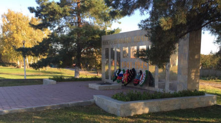 х. Поповка Верхнедонского р-на. Памятник по улице Ольховой 50а, установленный в 1975 году в память о погибших в годы войны.