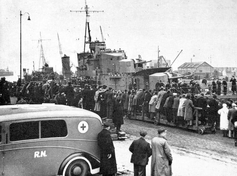 Эсминец «Cossack» возвращается в порт Лейт. Февраль 1940 г. 