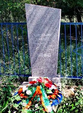 х. Грушевка Зимовниковского р-на. Братская могила советских воинов, погибших при освобождении хутора в январе 1943 года. 