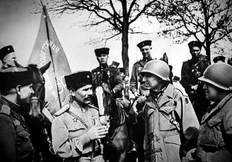Американцы на советской стороне Эльбы. 25 апреля 1945 г.