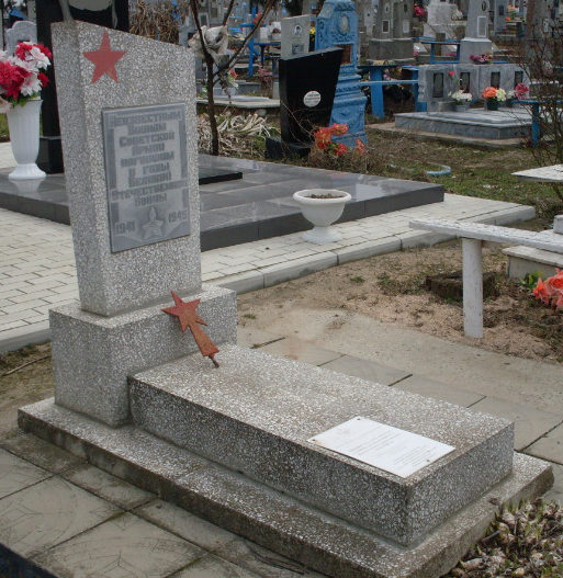 ст-ца. Курчанская Темрюкского р-на. Братская могила, в которой похоронено 5 советских воинов.