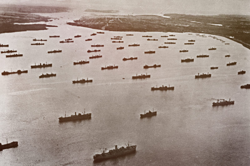 Суда союзного конвоя в гавани Бедфорд-Бейсин в Галифаксе. Декабрь 1941 г.