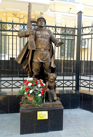 г. Ростов-на-Дону. Монумент воинам-северокавказцам, участникам войны был установлен на улице Пушкинской.