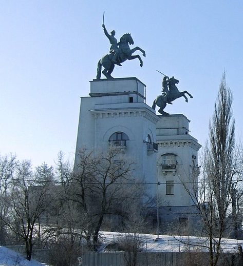 Общий вид памятника «Казаки у шлюза №15».