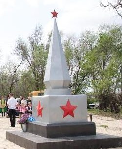 х. Алитуб Аксайского р-на. Памятник погибшим воинам, открытый в 2009 году.